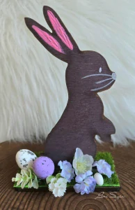 Zajac na podstavci 50cm