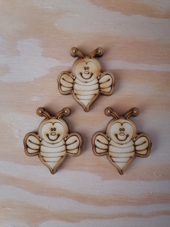 Drevený výrez - včelička - 30x35x3mm