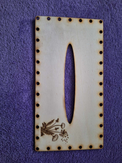 Kapesníkovník s otvorom č.17 - 25x13cm