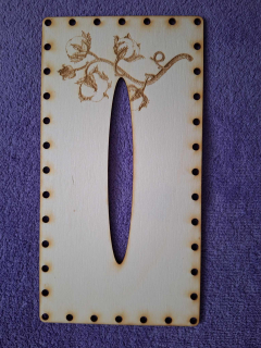 Kapesníkovník s otvorom č.28 - 25x13cm