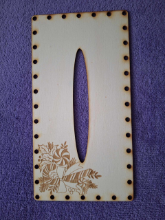 Kapesníkovník s otvorom č.33 - 25x13cm