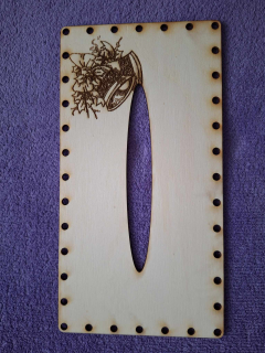 Kapesníkovník s otvorom č.34 - 25x13cm