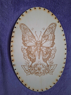 Preglejkové dno gravírované elipsa 3mm - 33x25cm Motýľ1